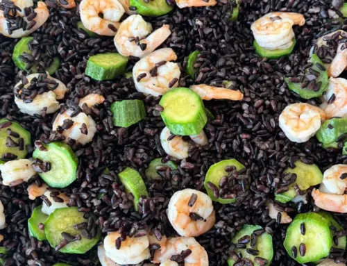 Riso Venere con gamberetti e zucchine